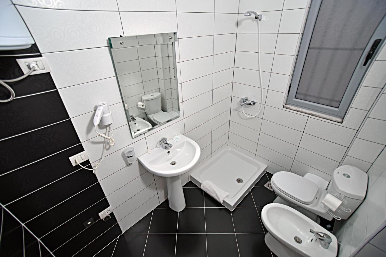 Sunrise Suites Vlore Bagian luar foto
